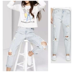 🧵Wild Fable Light Wash High-Rise Distressed Mom Jeans